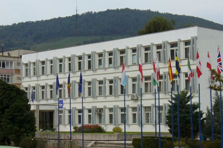 Descinderi la locuinţa secretarului primăriei Descinderi la locuinţa secretarului primăriei