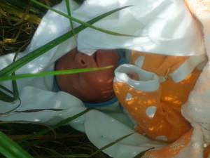 Tânără de 22 de ani şi-a abandonat bebeluşul în gară! Tânără de 22 de ani şi-a abandonat bebeluşul în gară!