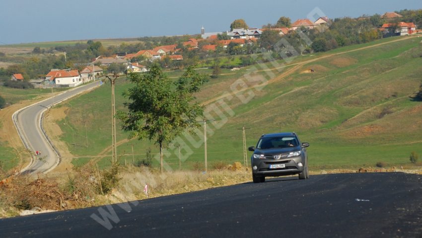 Drumul ce leagă centura Lugojului de localitatea Hezeriş a fost asfaltat în totalitate Drumul ce leagă centura Lugojului de localitatea Hezeriş a fost asfaltat în totalitate