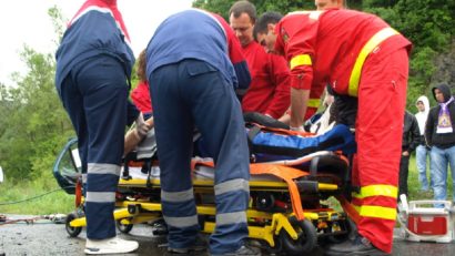 Accident grav pe DN7. Nouă persoane au fost internate în spital