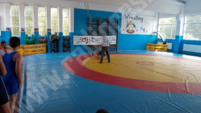 Luptătorii reşiţeni s-au calificat la faza finală a campionatului juniorilor 3
