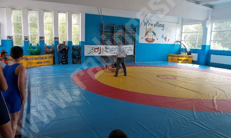 Luptătirii reşiţeni au fost protagoniştii fazei de zonă a Juniorilor 4 Luptătirii reşiţeni au fost protagoniştii fazei de zonă a Juniorilor 4