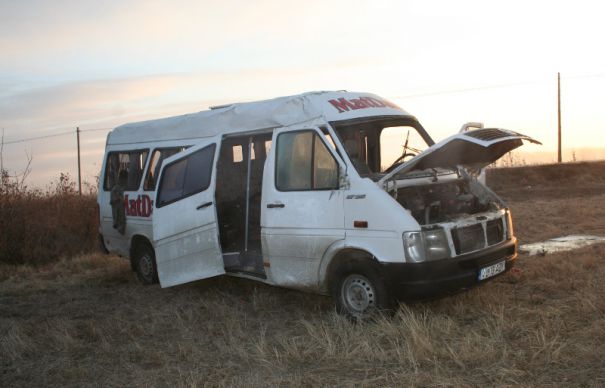 Grav accident de circulaţie pe DN 7, cu 7 persoane rănite Grav accident de circulaţie pe DN 7, cu 7 persoane rănite