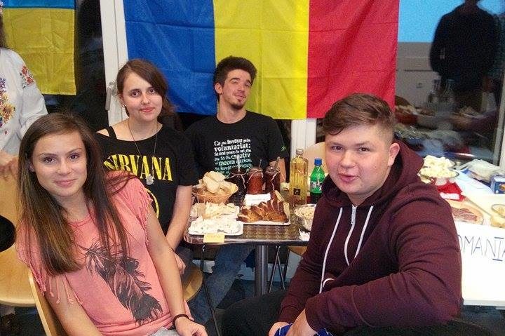 Voluntarii reșițeni, la vânătoare de ”comori” în Serbia Voluntarii reșițeni, la vânătoare de ”comori” în Serbia