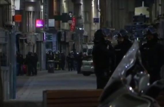 [VIDEO] Poliţişti răniţi într-o operaţiune antiteroristă desfăşurată în nordul Parisului