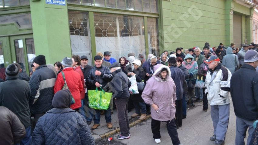 De ce să muncim pe bani puţini dacă putem să trăim din ajutoare sociale? De ce să muncim pe bani puţini dacă putem să trăim din ajutoare sociale?