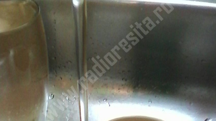 Peste 20 de mii de arădeni sunt obligaţi să consume apă îmbuteliată Peste 20 de mii de arădeni sunt obligaţi să consume apă îmbuteliată
