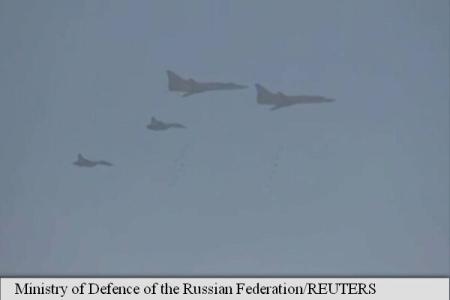 [VIDEO]Turcia a doborât un avion militar în apropiere de frontiera sa cu Siria; Ankara susține că este un aparat rusesc