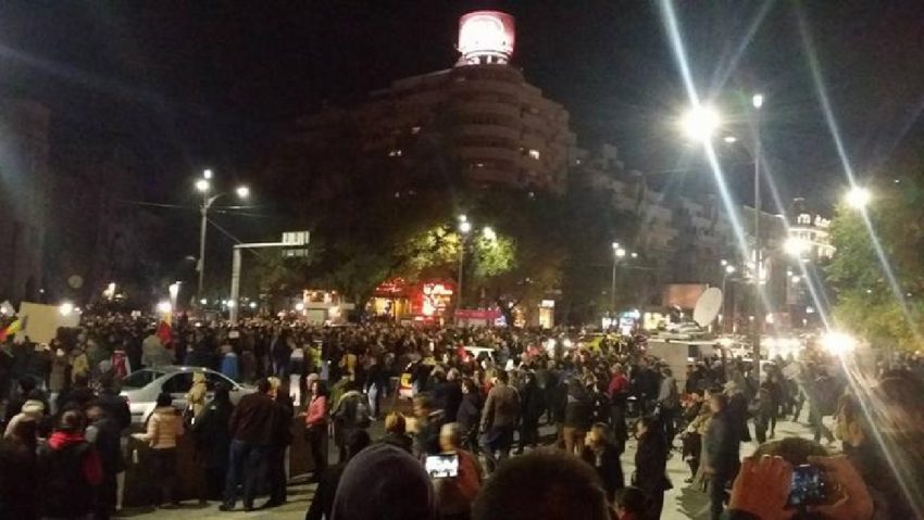 Presa internaţională reacţionează la demisia guvernului de la Bucureşti Presa internaţională reacţionează la demisia guvernului de la Bucureşti
