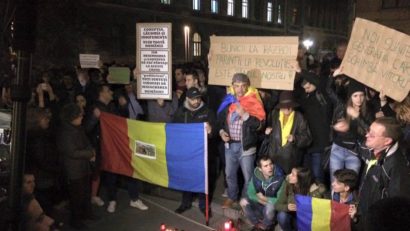 [FOTO] A cincea zi de proteste. Românii nu se lasă. Mii de oameni au ieşit din nou în stradă