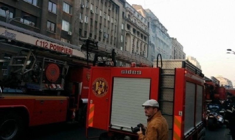 Incendiu la un bloc de pe Bulevardul Magheru. Un bărbat a suferit arsuri Incendiu la un bloc de pe Bulevardul Magheru. Un bărbat a suferit arsuri