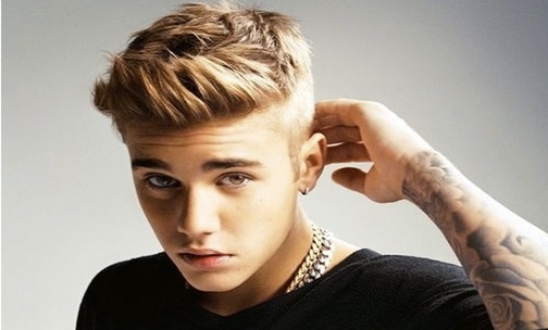 Justin Bieber, învins de un cor de medici şi infirmiere, în topul muzical de Crăciun Justin Bieber, învins de un cor de medici şi infirmiere, în topul muzical de Crăciun