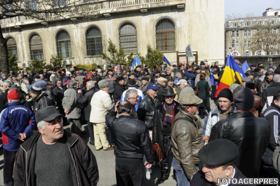 Protest de amploare în faţa Guvernului Protest de amploare în faţa Guvernului