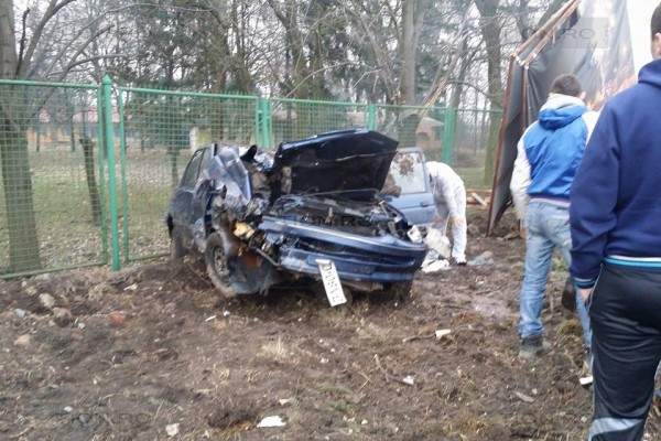 A făcut maşina zob, dar el a scăpat nevătămat A făcut maşina zob, dar el a scăpat nevătămat