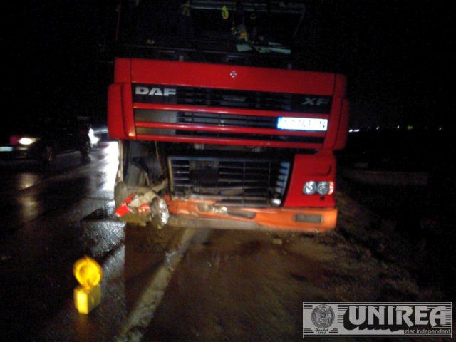 Accident mortal pe DN1. Un tânăr a fost ucis de șoferul unui TIR intrat pe contrasens Accident mortal pe DN1. Un tânăr a fost ucis de șoferul unui TIR intrat pe contrasens