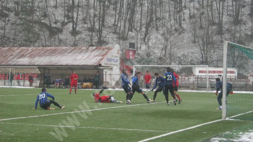[FOTO] CSM Şcolar Reşiţa a susţinut un prim meci amical cu CSM Lugoj