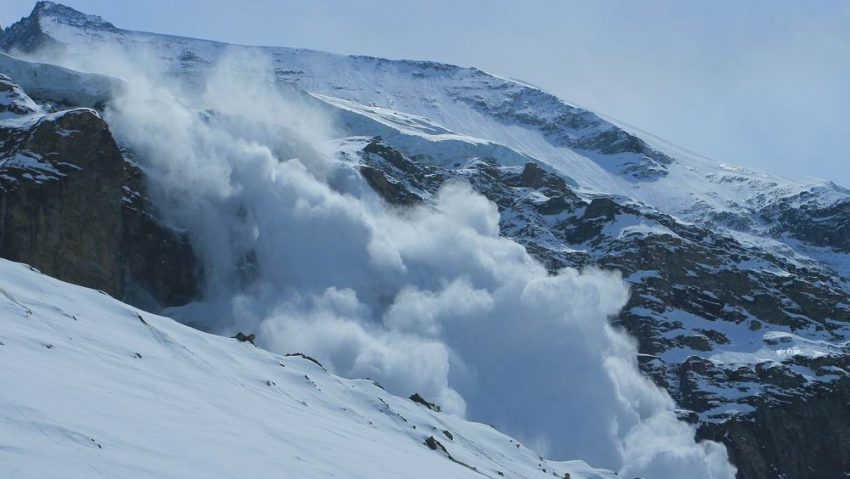Doi morți, trei răniți și cinci persoane dispărute într-o avalanşă în Alpii francezi Doi morți, trei răniți și cinci persoane dispărute într-o avalanşă în Alpii francezi