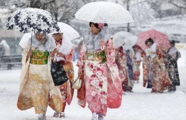 Furtună de zăpădă în Japonia. Traficul auto perturbat în Tokyo Furtună de zăpădă în Japonia. Traficul auto perturbat în Tokyo