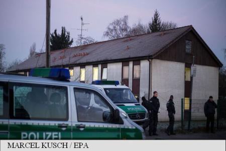 Mai mulți răniți în urma unei încăierări într-o tabără de refugiați în Germania Mai mulți răniți în urma unei încăierări într-o tabără de refugiați în Germania
