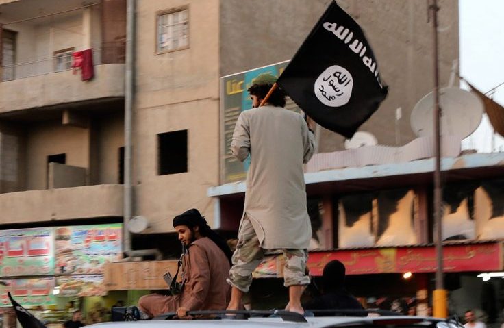 Un jihadist al Statului Islamic şi-a executat mama în public Un jihadist al Statului Islamic şi-a executat mama în public