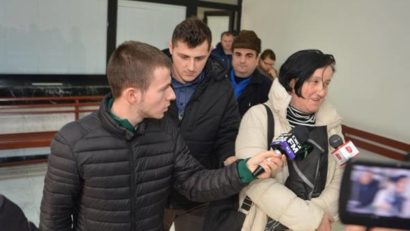 [UPDATE] Bani, cafea şi ciocolată, găsite în cabinetul medicului de la pensii! Acesta a fost reţinut pentru audieri