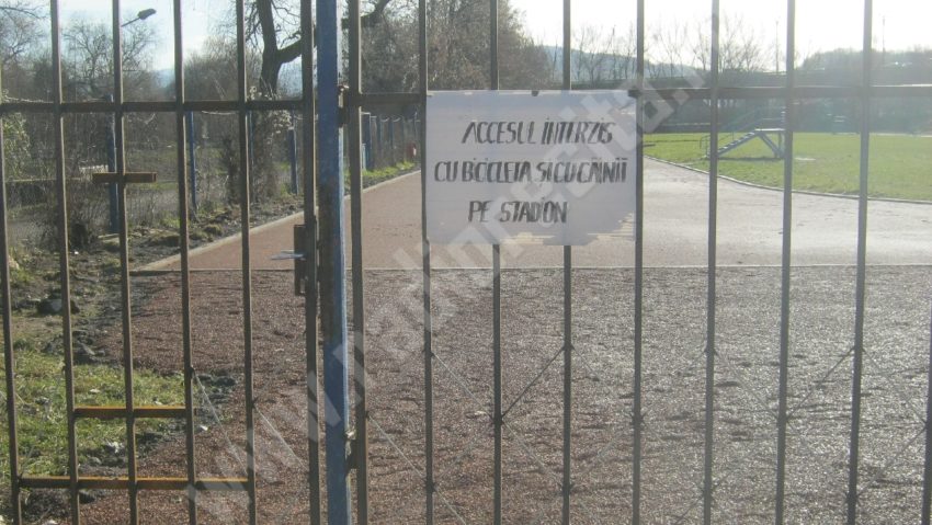 Stadionul de atletism din Reşiţa se modernizează Stadionul de atletism din Reşiţa se modernizează