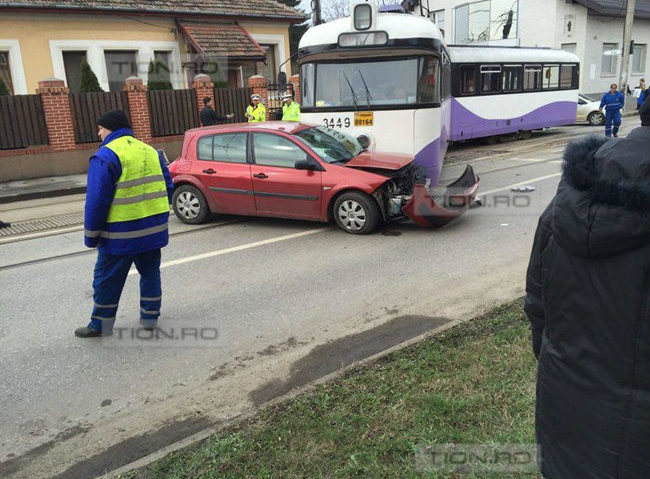 O femeie însărcinată în luna a cincea a provocat un accident rutier în Timișoara O femeie însărcinată în luna a cincea a provocat un accident rutier în Timișoara