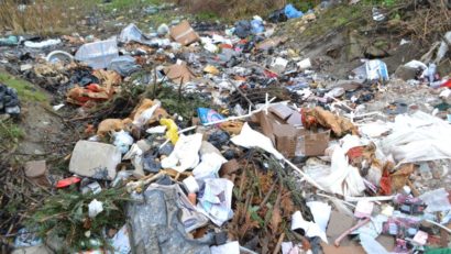 Turiști împotriva naturii! Staţiunea Băile Herculane NU este haldină de gunoi!