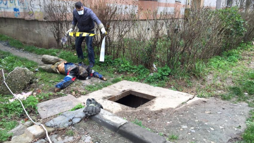 Cadavrul unui bărbat descoperit într-un canal! Cadavrul unui bărbat descoperit într-un canal!