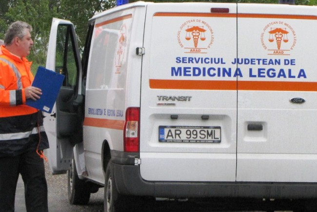 Grav accident de muncă. Capul unui muncitor a fost strivit între un stâlp şi o placă de beton de două tone! Grav accident de muncă. Capul unui muncitor a fost strivit între un stâlp şi o placă de beton de două tone!
