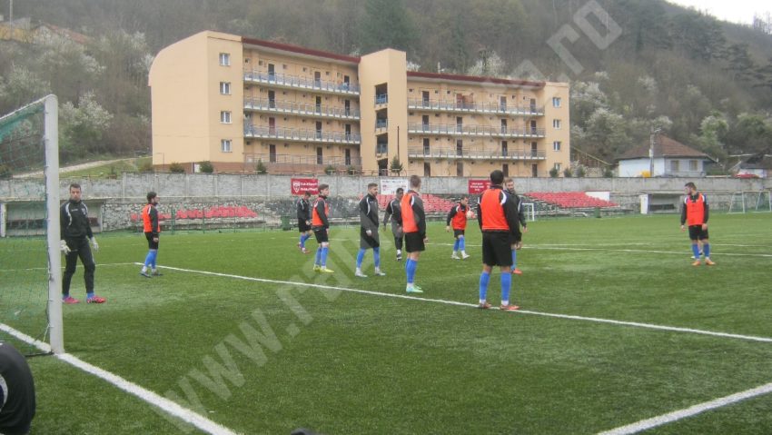 Metalul Reşiţa a pierdut cu 7-0, în deplasarea de la Târgovişte, din etapa a 21-a a Ligii a 2-a Metalul Reşiţa a pierdut cu 7-0, în deplasarea de la Târgovişte, din etapa a 21-a a Ligii a 2-a