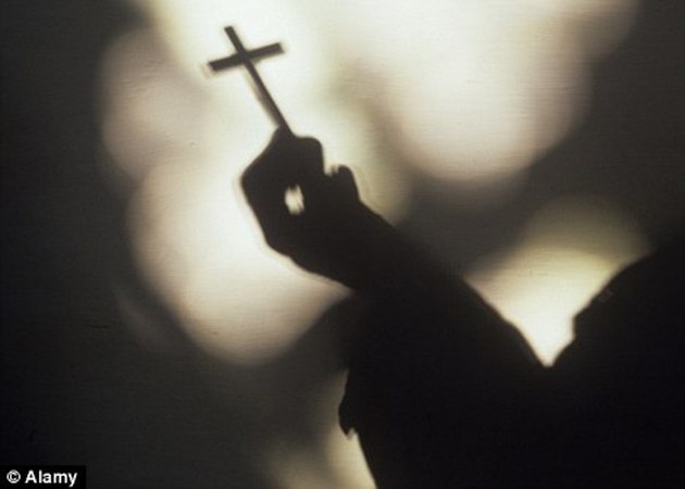 Vaticanul recunoaşte că „mai este mult de facut” pentru stoparea preoţilor pedofili Vaticanul recunoaşte că „mai este mult de facut” pentru stoparea preoţilor pedofili