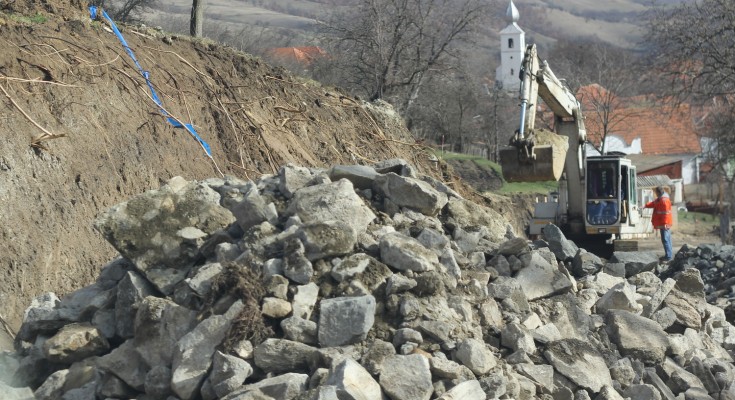 Mai uşor spre duhovnicul Ardealului, Arsenie Boca, de la vară. În zonă s-au reluat lucrările de modernizare a drumului spre Prislop Mai uşor spre duhovnicul Ardealului, Arsenie Boca, de la vară. În zonă s-au reluat lucrările de modernizare a drumului spre Prislop