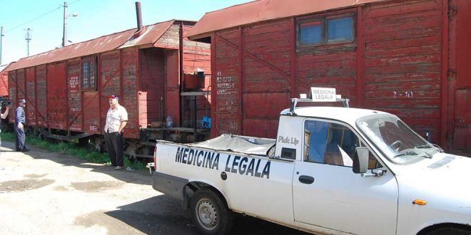 Un bărbat a fost găsit decedat și pe jumătate dezbrăcat lângă calea ferată Un bărbat a fost găsit decedat și pe jumătate dezbrăcat lângă calea ferată