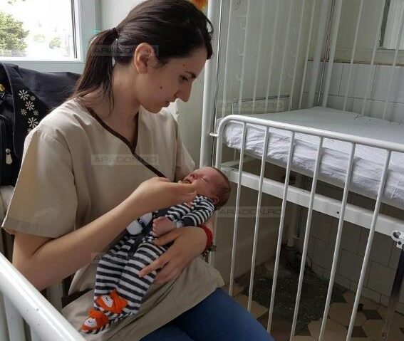Mama care şi-a abandonat copilul în plasă s-a răzgândit… îl vrea înapoi Mama care şi-a abandonat copilul în plasă s-a răzgândit… îl vrea înapoi