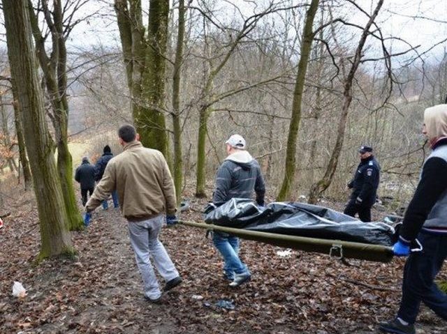 Bărbatul care şi-a ucis cu sânge rece prietenul de pahar a fost arestat Bărbatul care şi-a ucis cu sânge rece prietenul de pahar a fost arestat