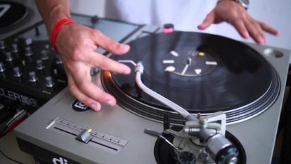 Un renumit DJ s-a spânzurat în casa părinţilor!