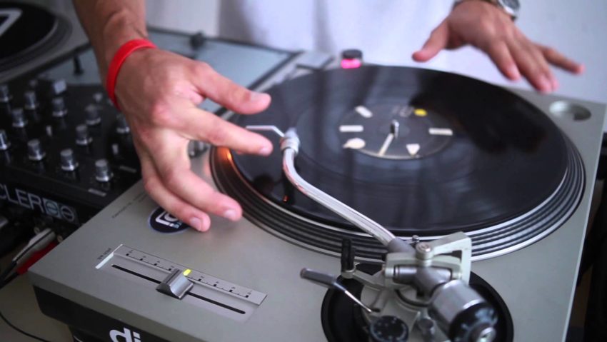 Un renumit DJ s-a spânzurat în casa părinţilor! Un renumit DJ s-a spânzurat în casa părinţilor!