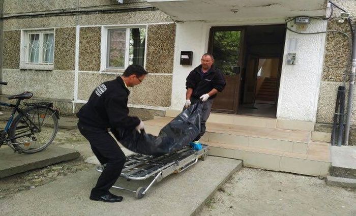 TRAGEDIE în vestul ţării: Soţ şi soţie găsiţi morţi în casă TRAGEDIE în vestul ţării: Soţ şi soţie găsiţi morţi în casă