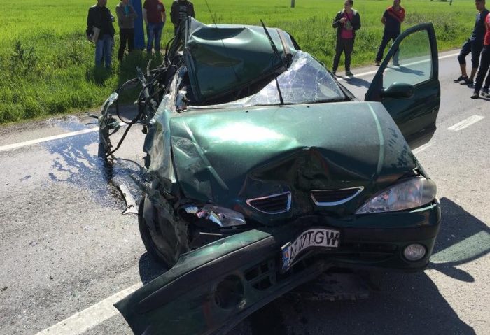 Grav accident de circulaţie pe o şosea din vestul ţării Grav accident de circulaţie pe o şosea din vestul ţării