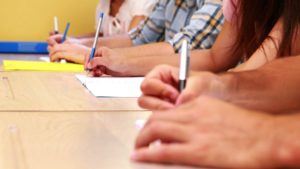 Elevii de clasa a VIII-a încheie anul școlar vineri. Evaluarea Națională 2025 începe pe 23 iunie