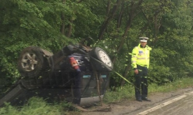 Tragedie pe DN 7. Un bărbat de 44 de ani a murit după ce s-a răsturnat într-un şanţ