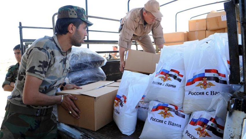 Militarii ruşi au distribuit ajutoare umanitare populaţiei din provincia Hama, din Siria Militarii ruşi au distribuit ajutoare umanitare populaţiei din provincia Hama, din Siria