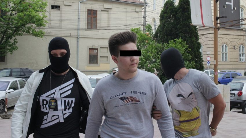 Un tânăr de 17 ani din Timişoara este acuzat de pornografie infantilă şi şantaj Un tânăr de 17 ani din Timişoara este acuzat de pornografie infantilă şi şantaj