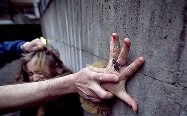 O minoră a avut două zile de teroare. A fost sechestrată, bătută şi violată O minoră a avut două zile de teroare. A fost sechestrată, bătută şi violată