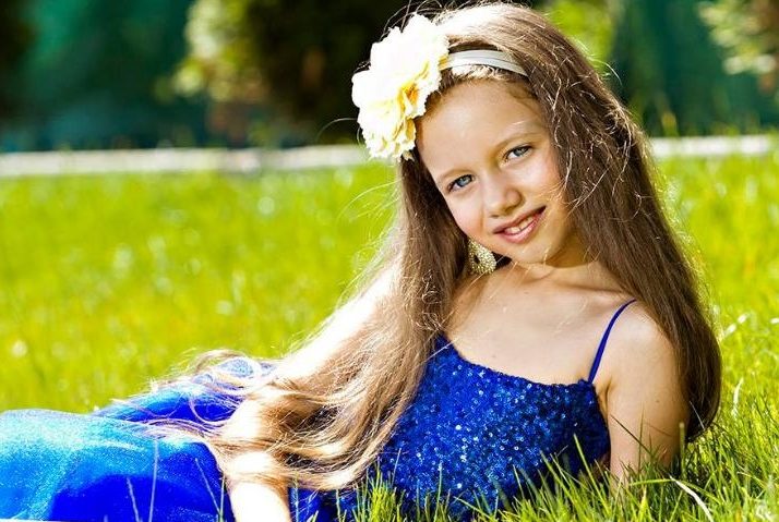 La doar 11 ani, o fetiţă din Sibiu a câştigat titlul de Super Model of the World La doar 11 ani, o fetiţă din Sibiu a câştigat titlul de Super Model of the World