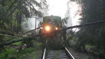 [AUDIO] Circulaţie blocată pe calea ferată în Caraş-Severin. Călătorii aşteaptă de şase ore în tren