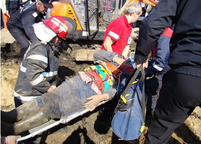 Accidente de muncă în Caraş-Severin: Un bărbat a murit în timp ce tăia un copac, iar altul când spăla o maşină Accidente de muncă în Caraş-Severin: Un bărbat a murit în timp ce tăia un copac, iar altul când spăla o maşină