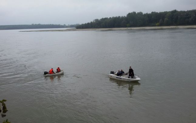 Tragedie în tabără: 14 adolescenţi au murit înecaţi într-un lac Tragedie în tabără: 14 adolescenţi au murit înecaţi într-un lac
