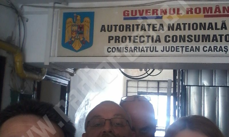 Protest spontan la Protecţia Consumatorilor din Caraş-Severin. Angajaţii cer salarii mai mari Protest spontan la Protecţia Consumatorilor din Caraş-Severin. Angajaţii cer salarii mai mari